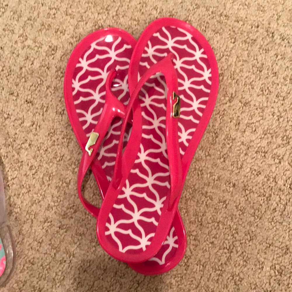 vineyard vine flip flops